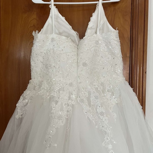 Wedding dress- never worn (other than pics) size XL! OPEN TO OFFERS - Picture 3 of 6